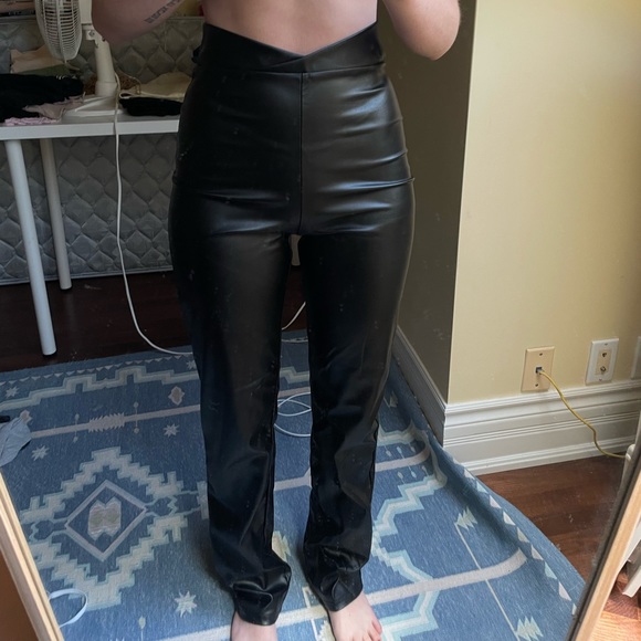 NWOT Pretty Little Thing PLT black leather high waisted pants - Picture 4 of 6